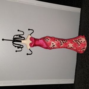 Necklace/bracelet holder